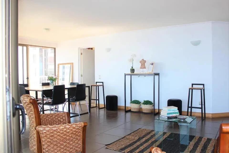 Frente A La Playa, Amplio Departamento Para 10 Personas, Con 4 Y 4 Banos Apartamento *